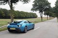 Aston Martin V12 Zagato bleu 3/4 arrière droit travelling 3