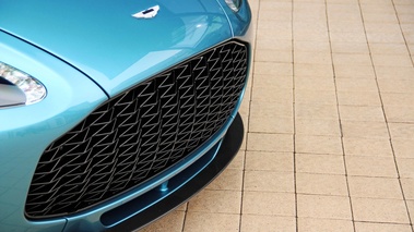 Aston Martin V12 Zagato bleu calandre