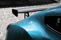 Aston Martin V12 Zagato bleu courbures d'aile