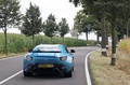 Aston Martin V12 Zagato bleu face arrière travelling