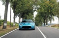 Aston Martin V12 Zagato bleu face avant travelling