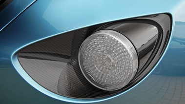 Aston Martin V12 Zagato bleu feux arrière