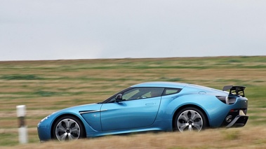 Aston Martin V12 Zagato bleu filé