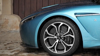 Aston Martin V12 Zagato bleu jante