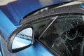 Aston Martin V12 Zagato bleu montant de pare-brise