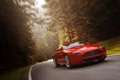 Aston Martin V8 Vantage 2013 - rouge - 3/4 avant droit, dynamique