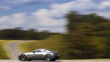 Aston Martin V8 Vantage anthracite filé