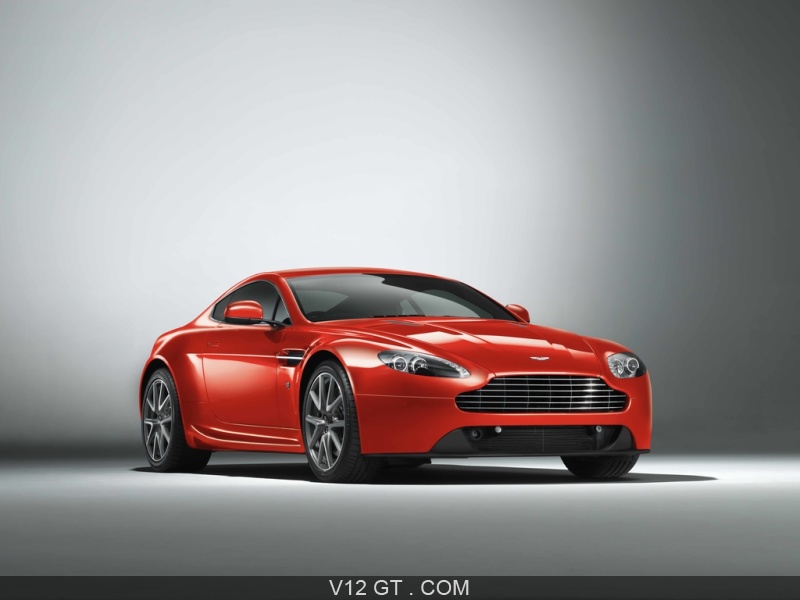 Aston Martin V8 Vantage MkII orange 3/4 avant droit / Aston Martin