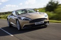 Aston Martin Vanquish beige 3/4 avant droit travelling penché