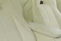 Aston Martin Vanquish beige sièges debout