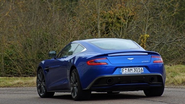 Aston Martin Vanquish bleu 3/4 arrière gauche 2