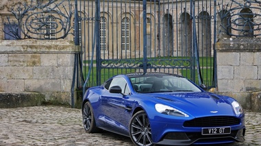 Aston Martin Vanquish bleu 3/4 avant droit 2