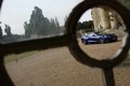 Aston Martin Vanquish bleu 3/4 avant droit penché
