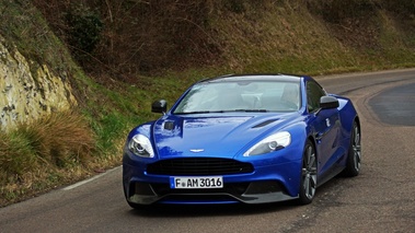 Aston Martin Vanquish bleu 3/4 avant gauche 2