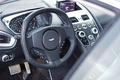 Aston Martin Vanquish bleu volant