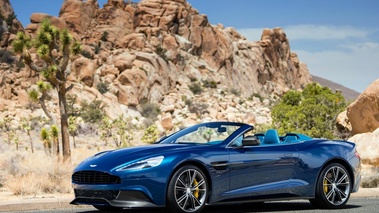 Aston Martin Vanquish Volante - bleue - 3/4 avant gauche