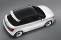 Audi A1 Quattro blanc 3/4 arrière droit vue de haut penché
