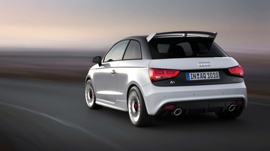 Audi A1 Quattro blanc 3/4 arrière gauche travelling