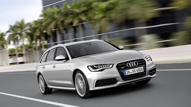 Audi A6 Avant 3.0 TFSI gris 3/4 avant droit travelling penché 3