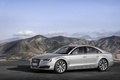 Audi A8 2013 - grise - 3/4 avant gauche