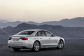 Audi A8 MY2013 gris 3/4 arrière droit