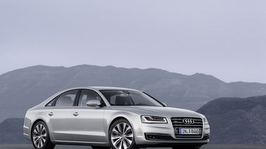 Audi A8 MY2013 gris 3/4 avant droit