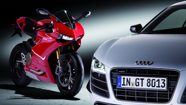 Audi R8 GT + moto Ducati