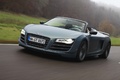 Audi R8 GT Spyder bleu mate 3/4 avant gauche travelling penché 2