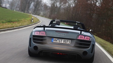 Audi R8 GT Spyder bleu mate face arrière travelling penché 2