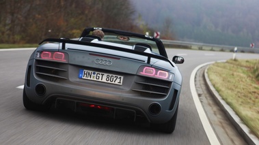 Audi R8 GT Spyder bleu mate face arrière travelling penché