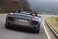 Audi R8 GT Spyder bleu mate face arrière travelling penché