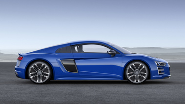 Audi R8 MY2015 e-Tron bleu profil