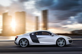 Audi R8 Spyder 2013 - rouge - profil droit, dynamique