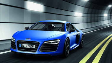 Audi R8 V10 Plus bleu mate 3/4 avant gauche travelling