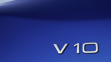 Audi R8 V10 Plus bleu mate logo aile avant