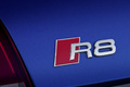 Audi R8 V10 Plus bleu mate logo coffre