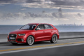 Audi RS Q3 rouge 3/4 avant gauche travelling