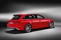 Audi RS4 Avant rouge 3/4 arrière droit penché