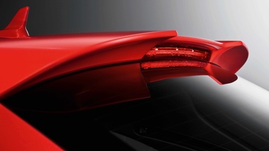 Audi RS4 Avant rouge béquet