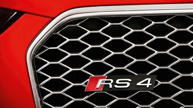 Audi RS4 Avant rouge logo calandre