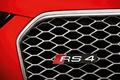 Audi RS4 Avant rouge logo calandre