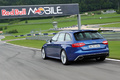 Audi RS4 bleu 3/4 arrière gauche travelling penché