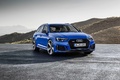 Audi RS4 bleu 3/4 avant droit