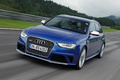 Audi RS4 bleu 3/4 avant gauche travelling penché 2