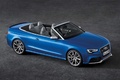 Audi RS5 Cabriolet bleu 3/4 avant droit vue de haut