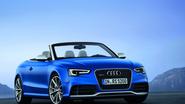 Audi RS5 Cabriolet bleu 3/4 avant droit