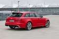 Audi RS6 Avant rouge 3/4 arrière droit