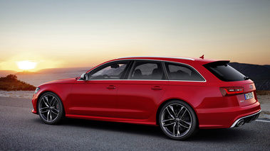 Audi RS6 Avant rouge 3/4 arrière gauche