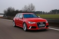 Audi RS6 Avant rouge 3/4 avant droit travelling