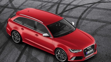 Audi RS6 Avant rouge 3/4 avant droit vue de haut